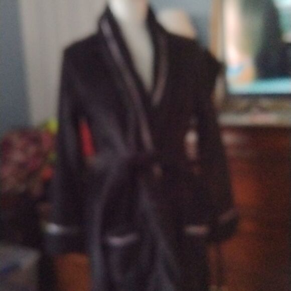 Victoria Secret   - Picture 1 of 6